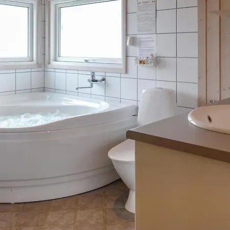 Nice Home In Lemvig With Sauna למביג